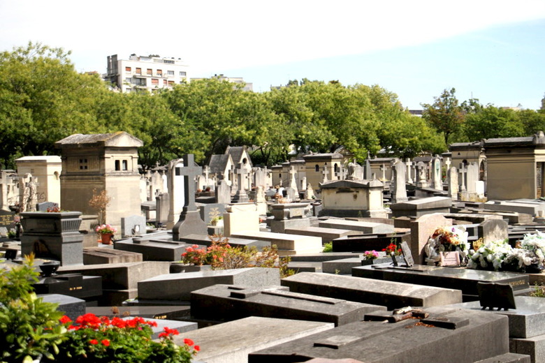 시내 한복판, 파리의 공동묘지