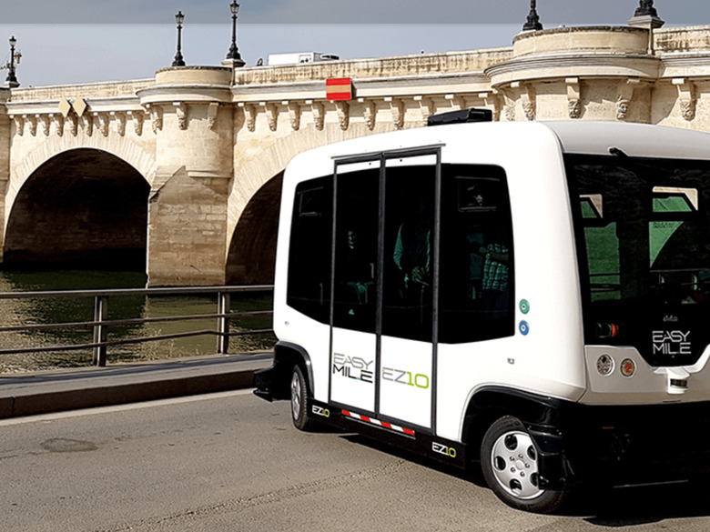 프랑스 파리에서 자율 주행 버스 시범