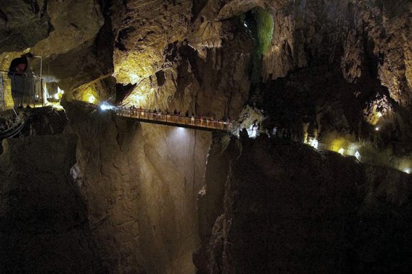 신비한 이색 여행! 세계 유명 동굴