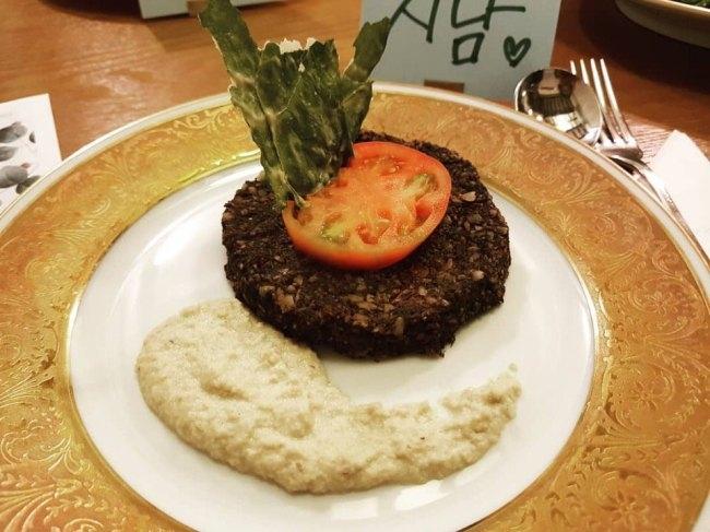 비로소 채식 모임을 위해 만든 김여운 강사의 송화버섯 스테이크