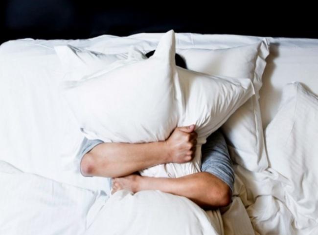 불면증은 잠이 들기 힘들거나, 자다가 자주 깨거나, 한번 깨면 다시 잠들기 힘들거나, 수면 시간이 짧다고 느끼거나, 잠을 자도 개운하지 않다고 느끼는 등 여러 증상이 복합적으로 혹은 단독으로 나타날 수 있다. [헤럴드경제DB]