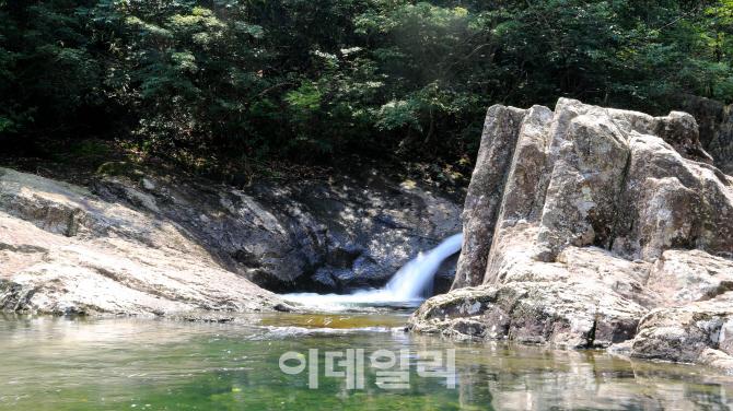 '억겁세월 땅' '화산속살  물'…변