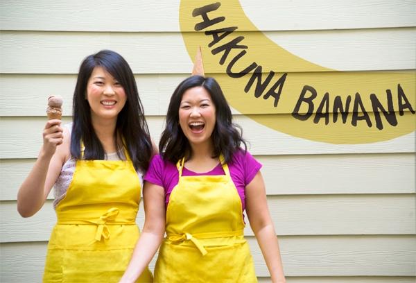 미국 아이스크림 업체 하쿠나 바나나의 공동 설립자인 한나 홍(Hannah Hong, 왼쪽), 몰리 차(Mollie Cha) 대표
