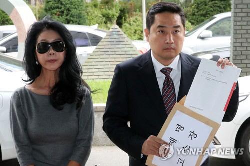 김부선, 이재명 검찰에 고소 "권력에