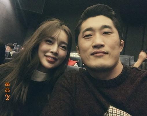 김동현, 미모의 아내와 달달 데이트.