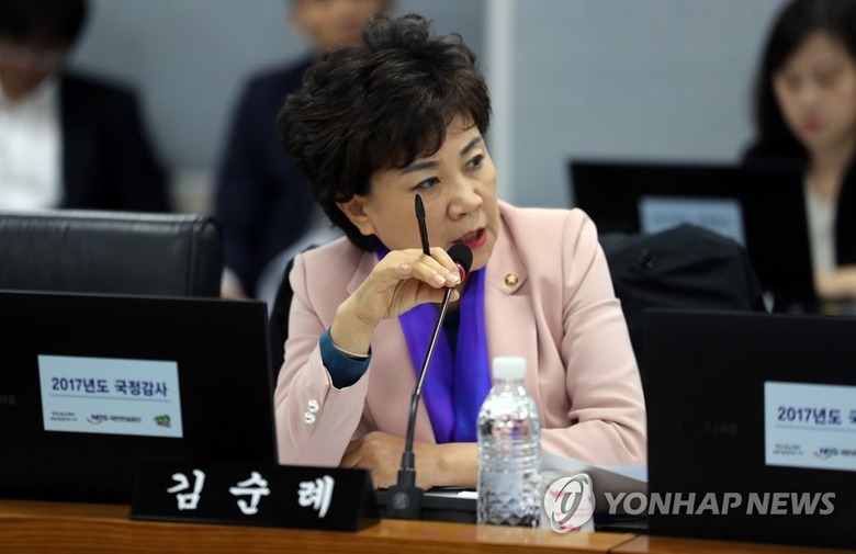 “파이팅!” 한국당 의원들의 민망한 