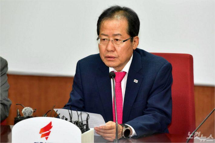 홍준표 복귀에 "한국당 골치거리 늘어