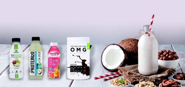 미국에서 판매중인 프로틴 음료 제품들과 올가니카가 최근 출시한 천연 식물성고단백 스마트밀인 ‘오엠지(OMG) 카카오’