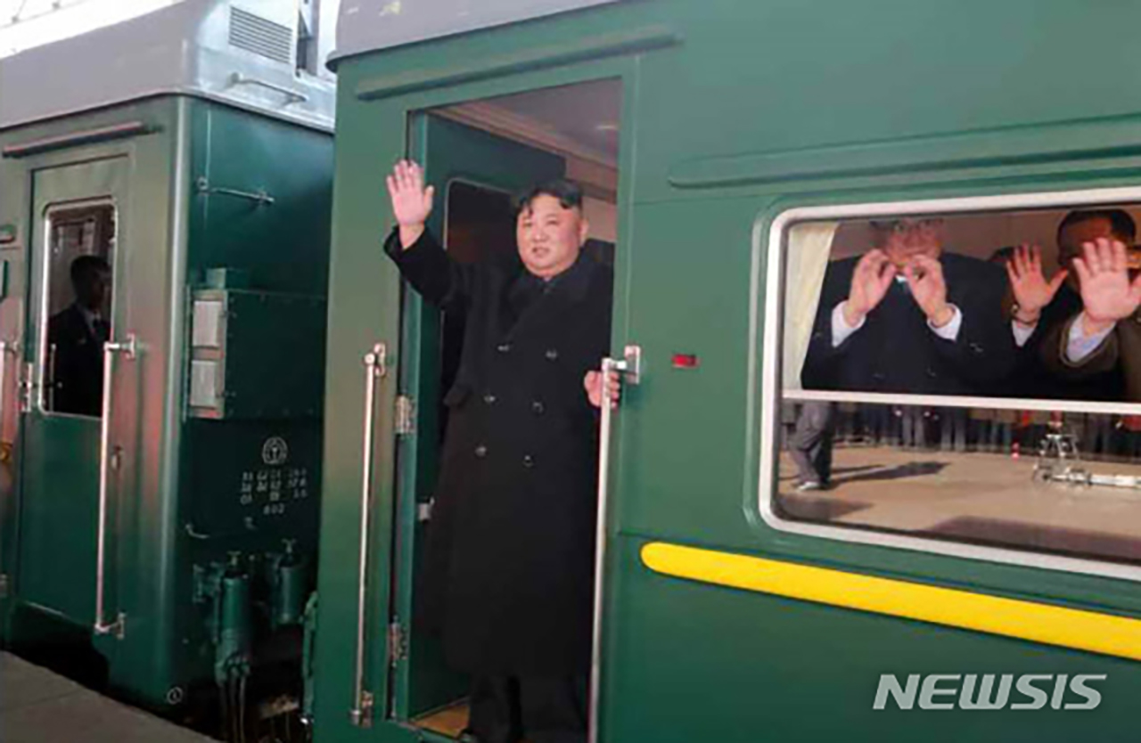 탁현민 "김정은 열차 이동, 북한 의