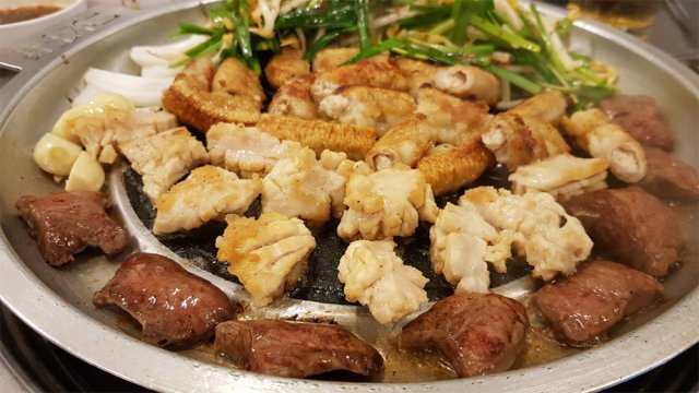 동아일보
