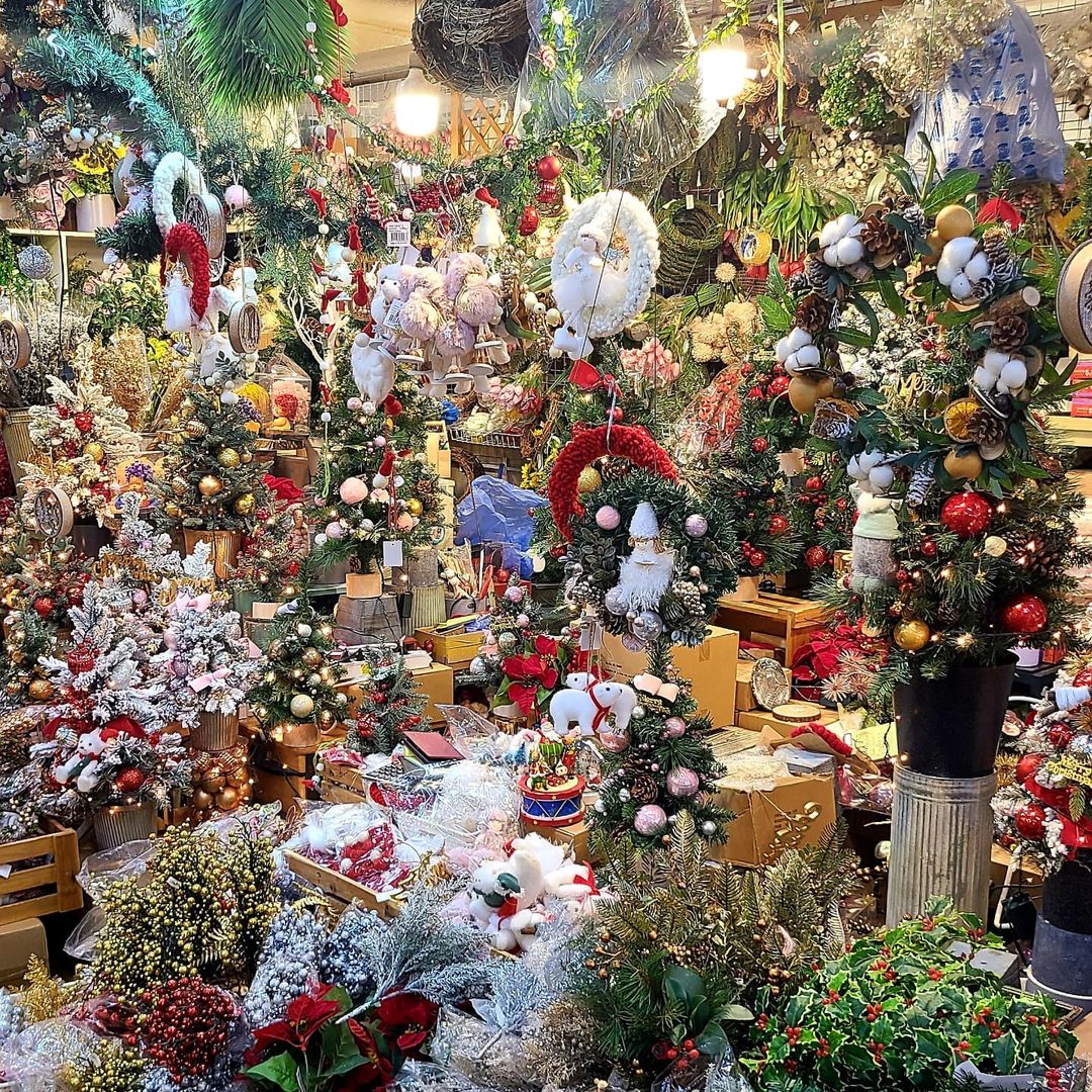 크리스마켓 분위기 나는 꽃시장 