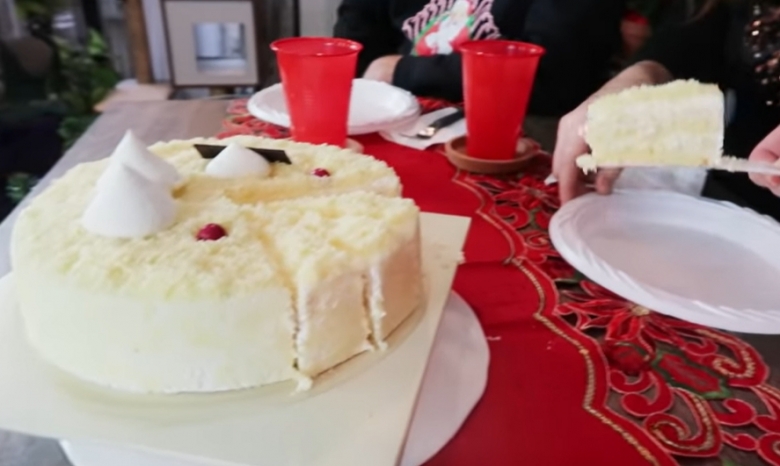 고구마케이크를 처음 먹는 외국인들 [유튜브 캡처]