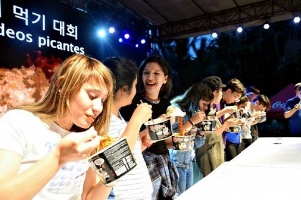 한국의 날 페스티벌 중 매운면 먹기 대회