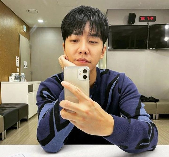 Instagram@leeseunggi.official