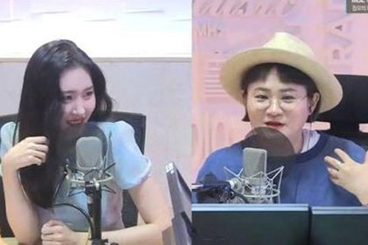 MBC FM4U ‘정오의 희망곡 김신영입니다’