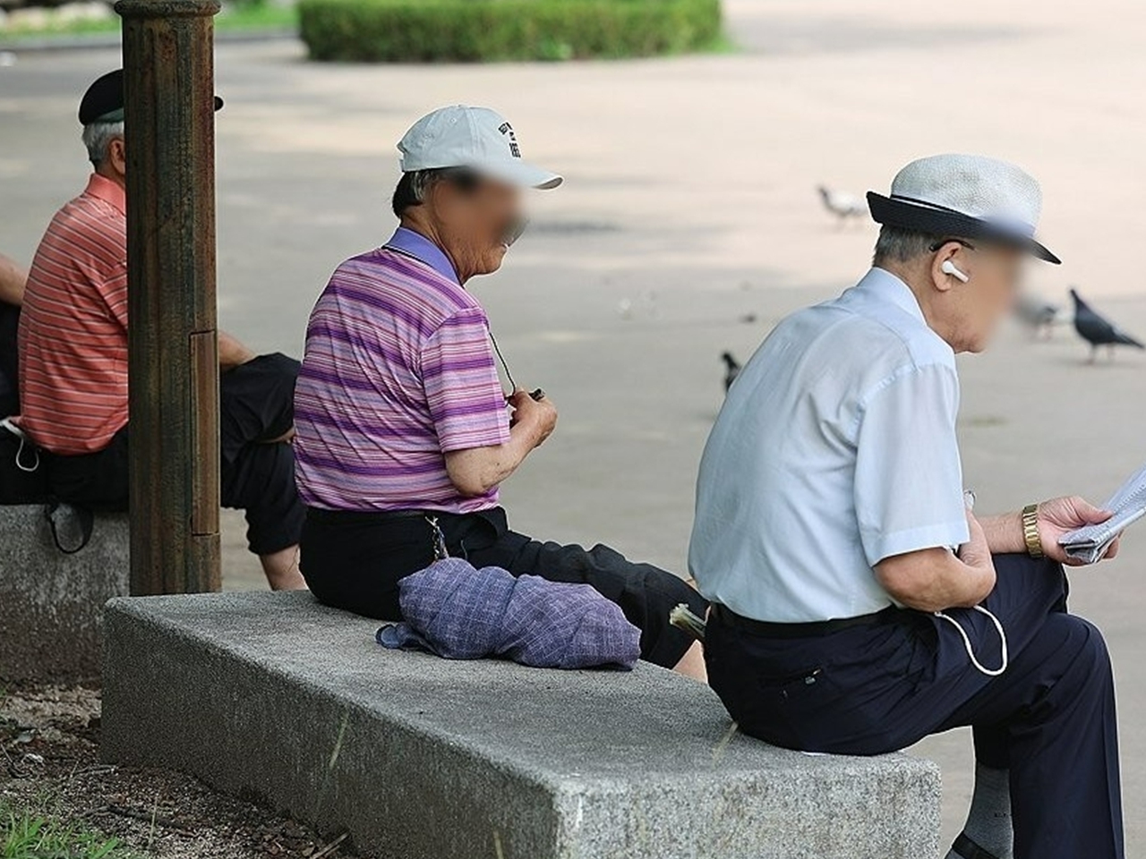 내한몸 건사하기도 힘들어…노인 4명 중 1명 재산 쓰고 가겠다