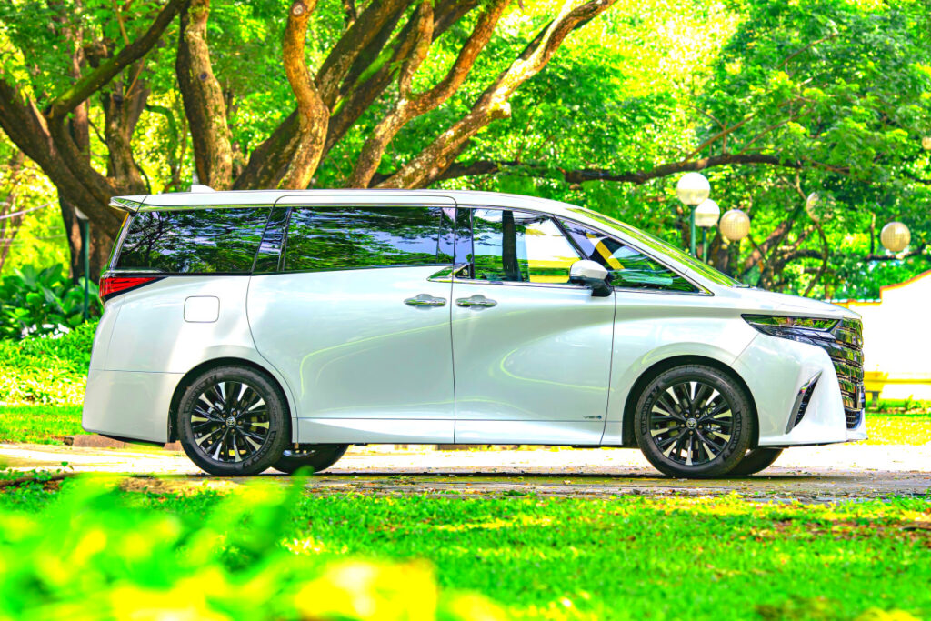 Toyota 2025 Alphard PHEV unveiled