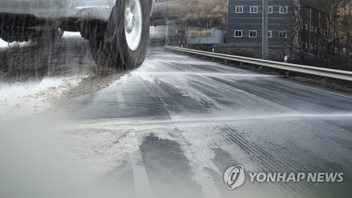 '적당히 추울 때' 발생하는 블랙아이스…내일 출근길도 '위험'[연합뉴스]