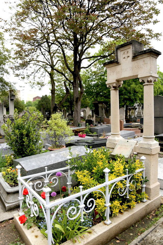 시내 한복판, 파리의 공동묘지