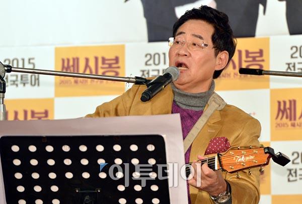 가수 윤형주, 42억 횡령·배임 의혹