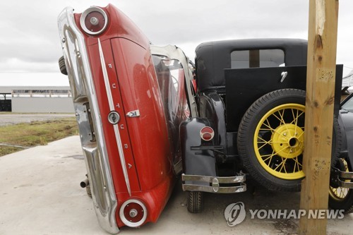 때아닌 토네이도로 美중부 곳곳 초토화