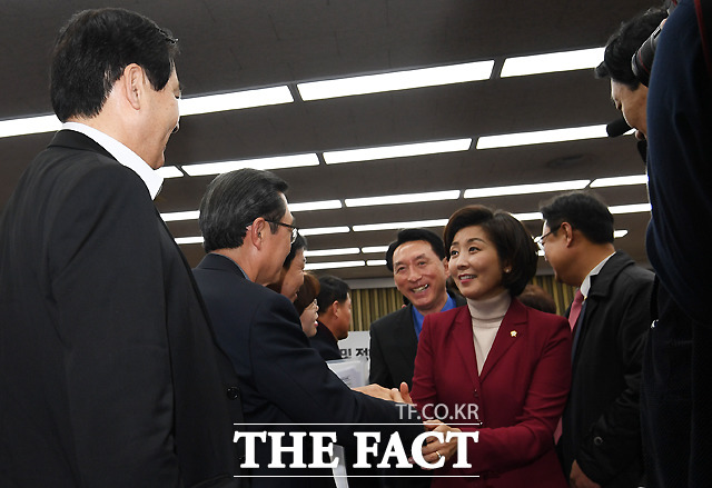 '보수 첫 여성 원내대표'…나경원 '