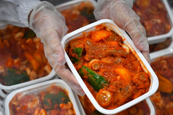 '건강 때문이 아니었다' 기내식에 삶은 야채가 자주 나오는 건...