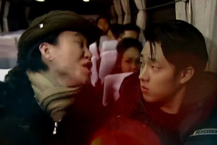 굳이 왜? 홍록기가 웨딩 사진을 두 여자랑 찍은 이유