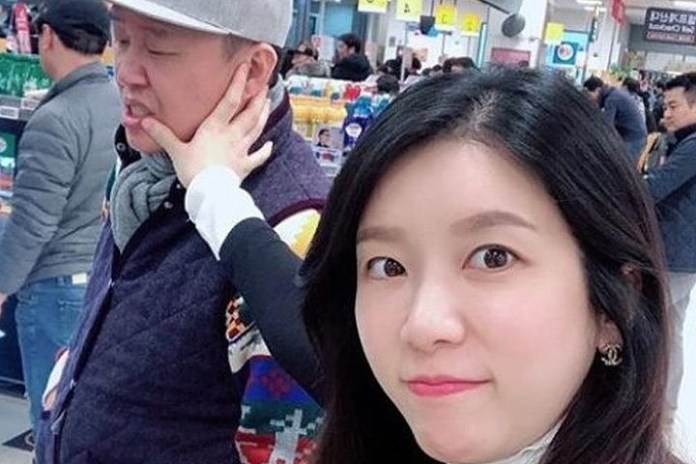 굳이 왜? 홍록기가 웨딩 사진을 두 여자랑 찍은 이유
