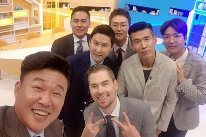 굳이 왜? 홍록기가 웨딩 사진을 두 여자랑 찍은 이유