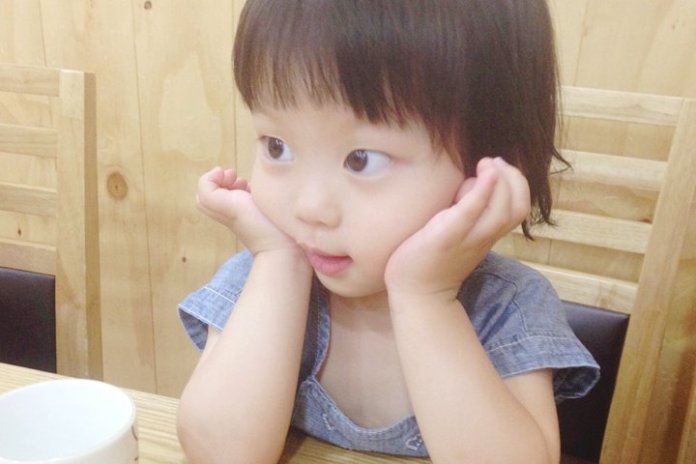 ‘이미 업계에선 유명했다’ 전국민 조카바보로 만든 꼬마의 정체