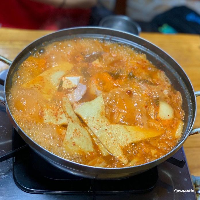간판없는맛집 김치찌개