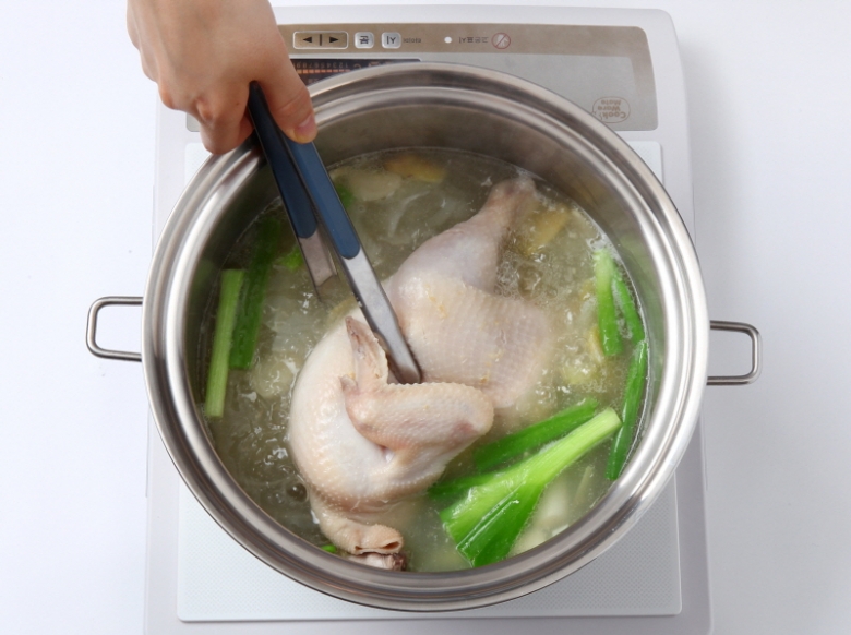 무더위엔 보양식도 시원하게…‘하계 백탕’
