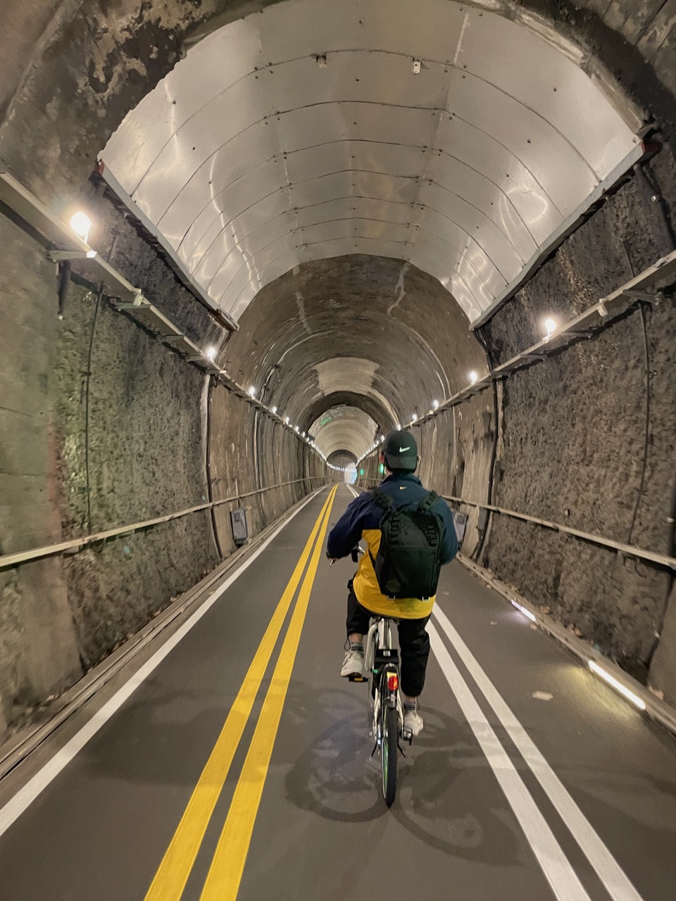 자전거 터널 