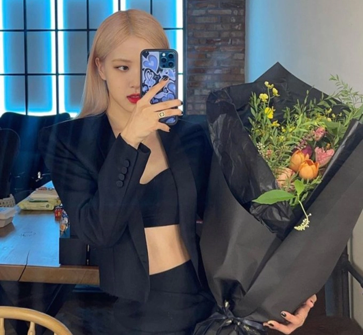 instagram@roses_are_rosie