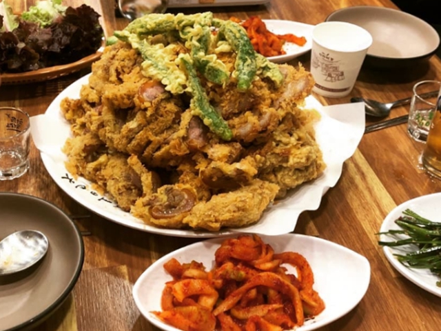 바삭쫀득한 튀김족발 먹어봤어? 미친 비주얼의 튀김족발 맛집