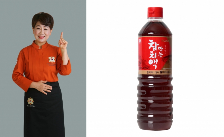 (왼쪽) 김선영 조리기능장, 한라식품 만능 참치액 제품[한라식품 제공]