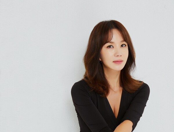 ◇최근 안방극장을 뜨겁게 달구고 있는 배우 엄정화는 탄수화물 섭취를 최소로 하는 키토 다이어트로 자기 관리를 하고 있다. / *출처=사람 엔터테인먼트
