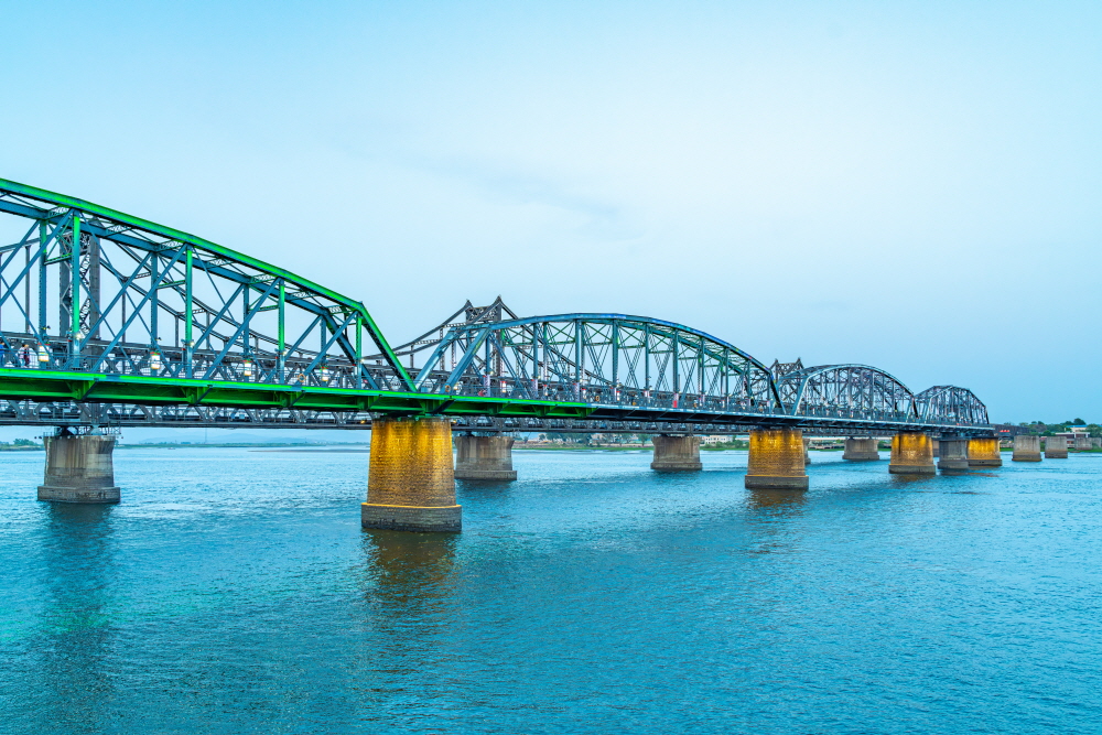 압록강, 강 건너는 북한이다