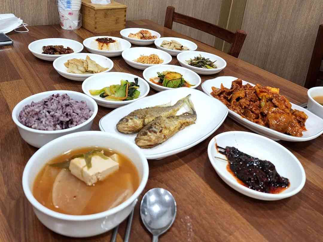 매일 먹어도 안 질리는 가성비 백반 맛집 5