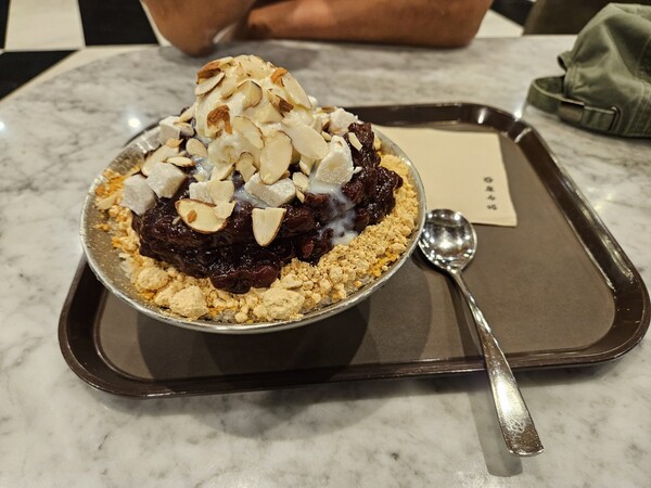 태극당 팥빙수는 3~4명이 먹어도 좋을만한 푸짐한 양에 옛날 맛, 모습 그대로다. /남산