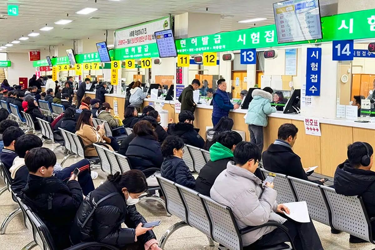 연말에 사람들이 몰린 운전면허시험장