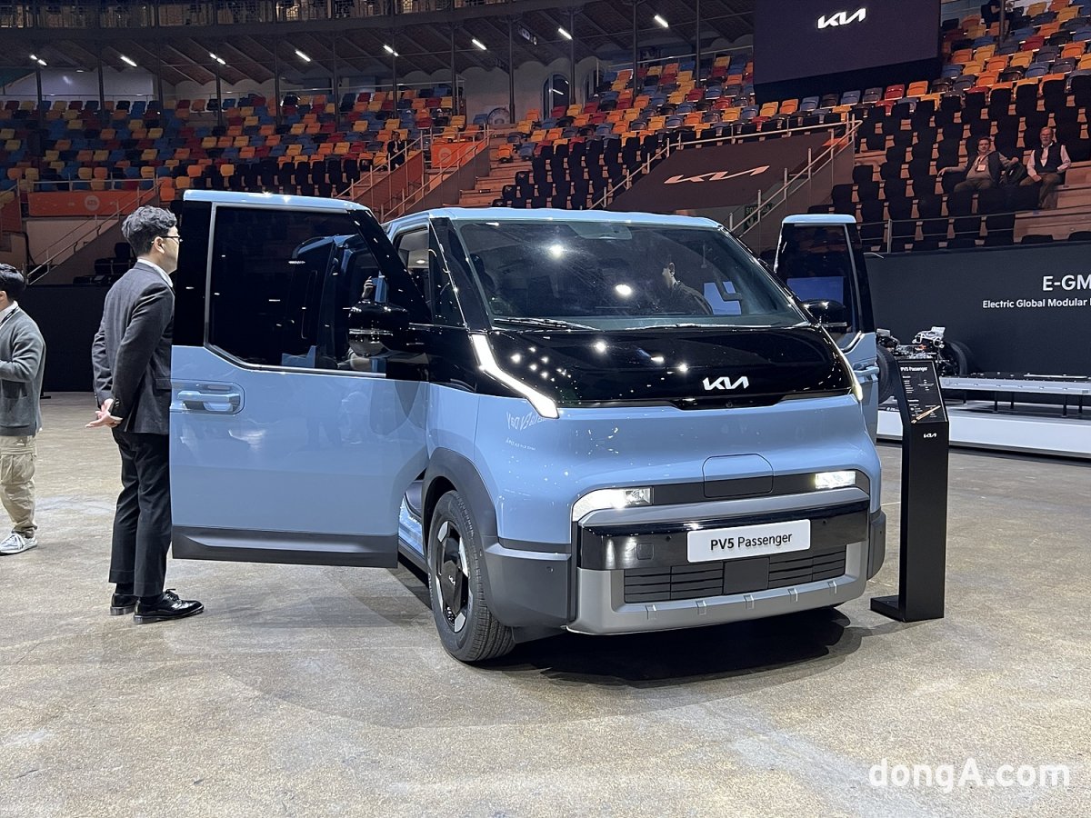 영역 넓히는 전동화 뚝심 ‘2025 기아 EV데이’… EV4부터 PBV까지 ‘EV종합선물세트’ 첫선