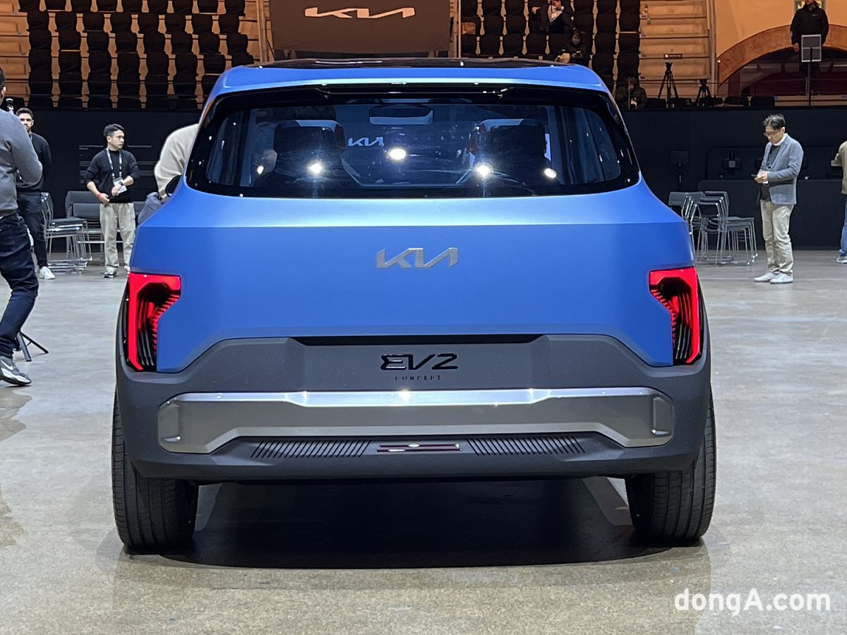 영역 넓히는 전동화 뚝심 ‘2025 기아 EV데이’… EV4부터 PBV까지 ‘EV종합선물세트’ 첫선