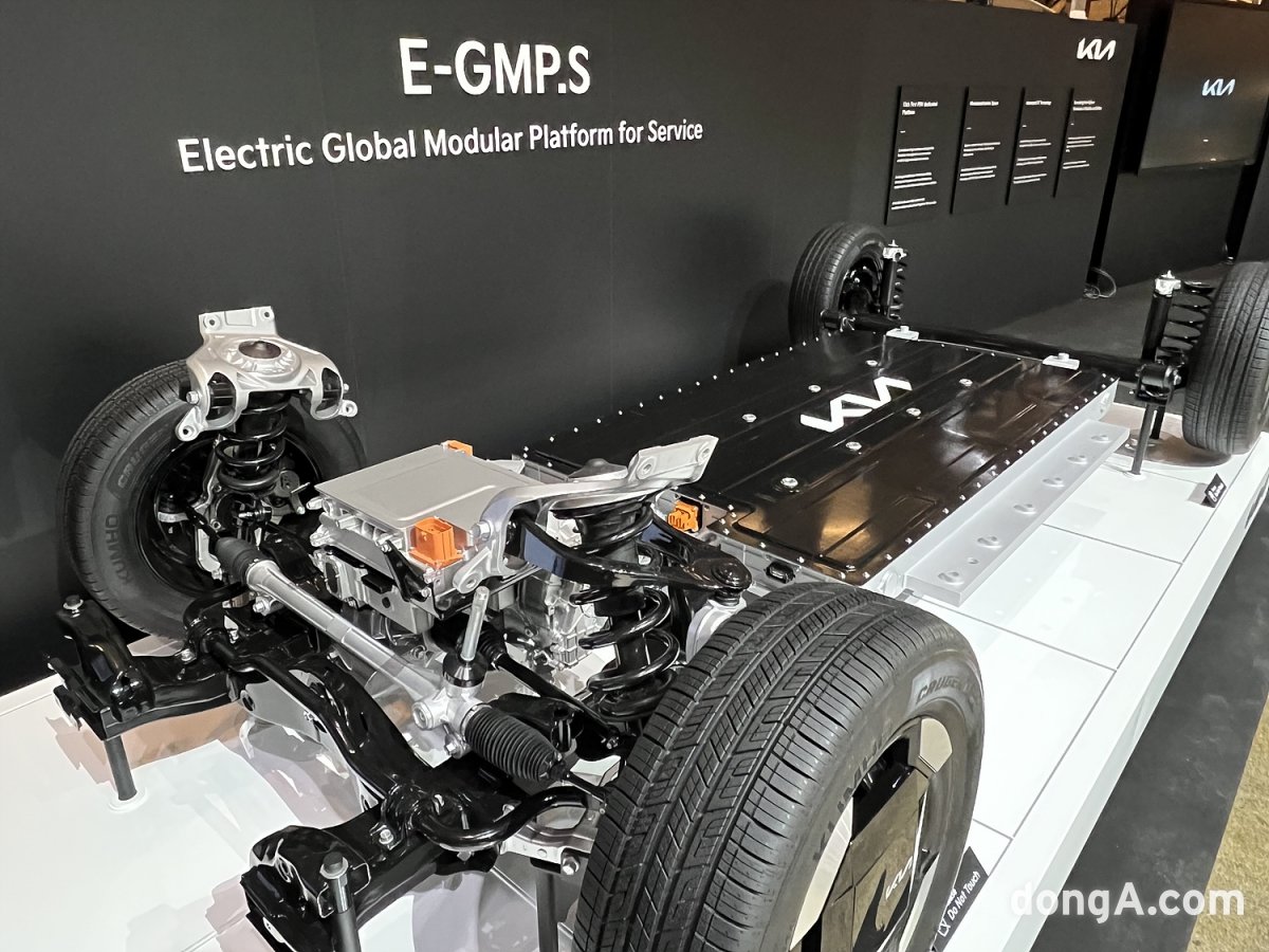 영역 넓히는 전동화 뚝심 ‘2025 기아 EV데이’… EV4부터 PBV까지 ‘EV종합선물세트’ 첫선
