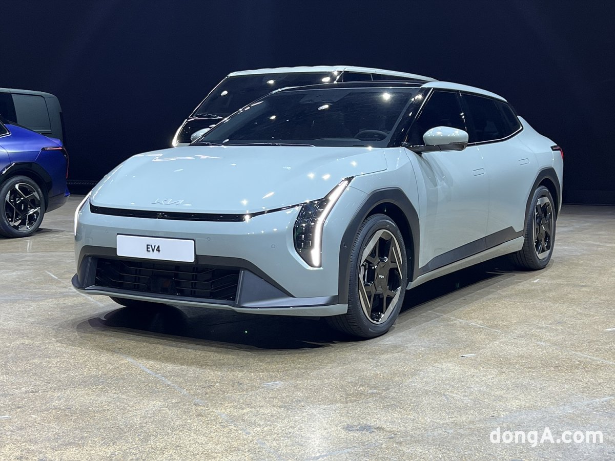 영역 넓히는 전동화 뚝심 ‘2025 기아 EV데이’… EV4부터 PBV까지 ‘EV종합선물세트’ 첫선