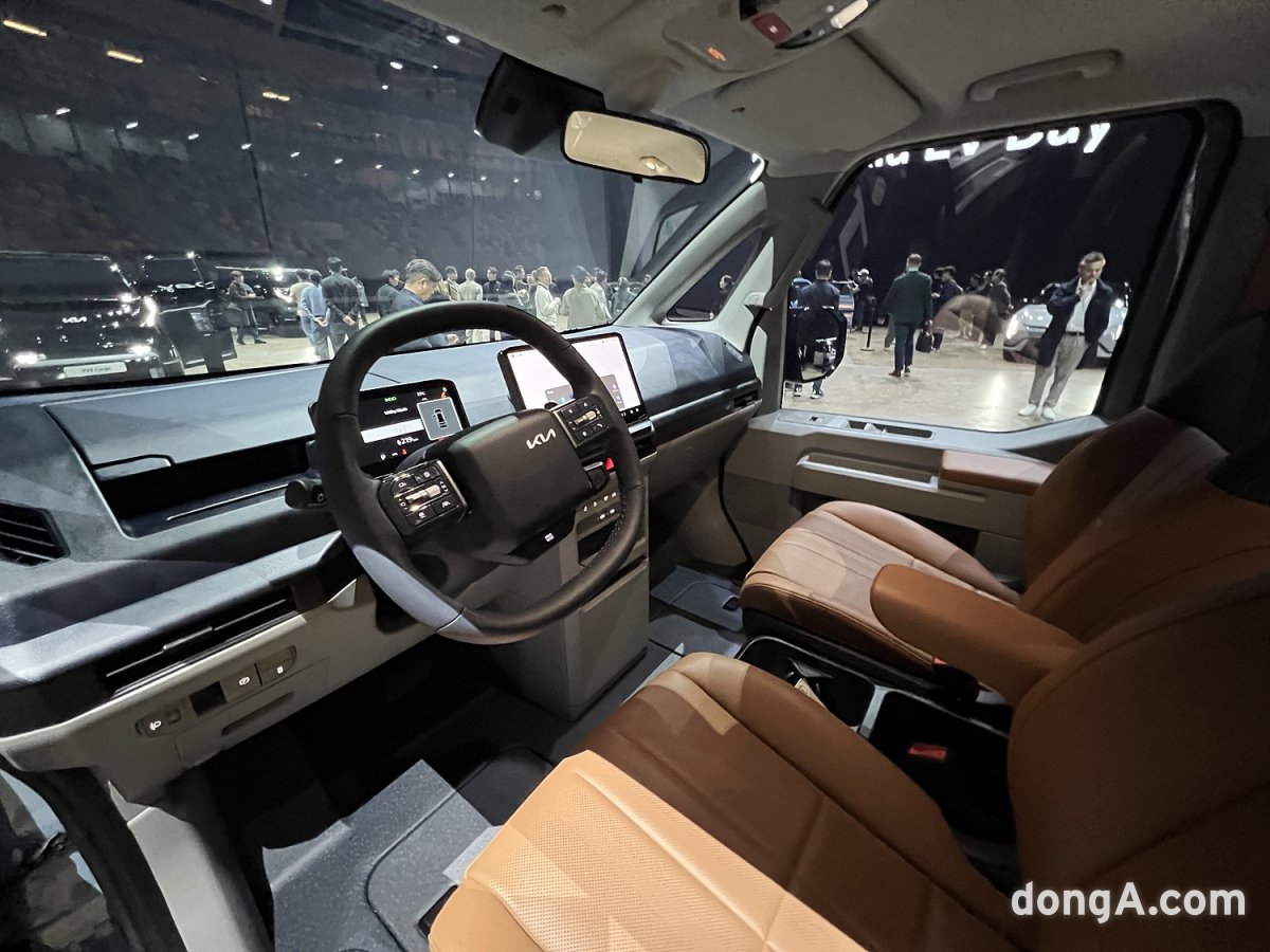 영역 넓히는 전동화 뚝심 ‘2025 기아 EV데이’… EV4부터 PBV까지 ‘EV종합선물세트’ 첫선