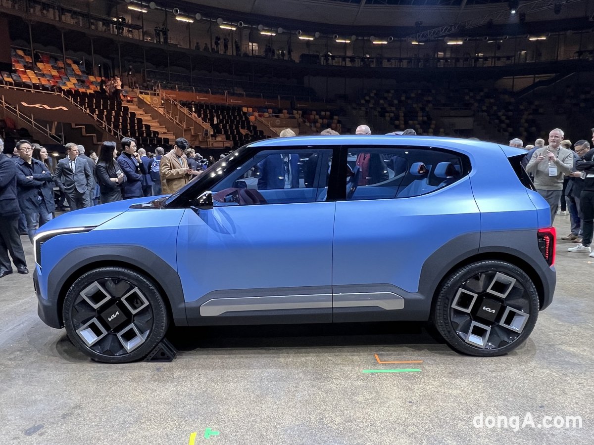 영역 넓히는 전동화 뚝심 ‘2025 기아 EV데이’… EV4부터 PBV까지 ‘EV종합선물세트’ 첫선