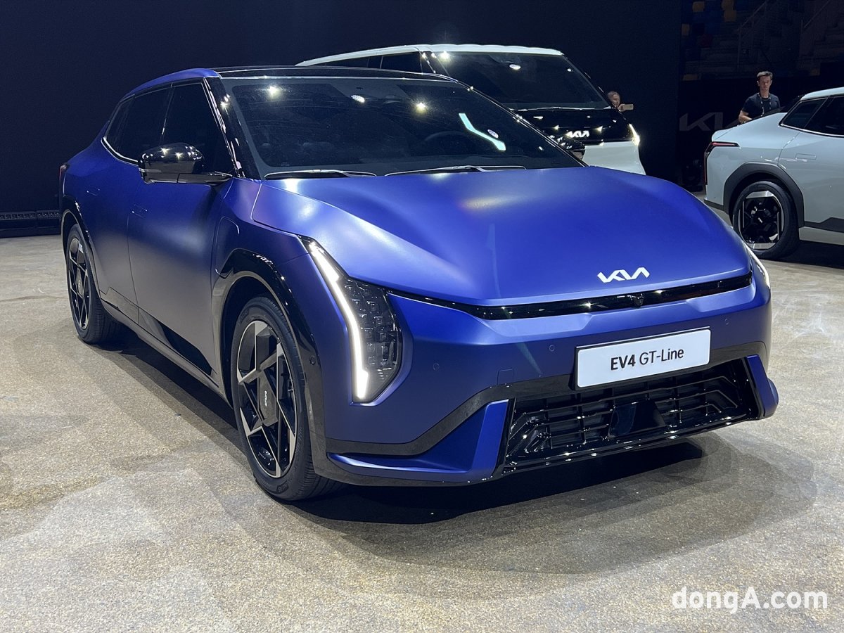 영역 넓히는 전동화 뚝심 ‘2025 기아 EV데이’… EV4부터 PBV까지 ‘EV종합선물세트’ 첫선