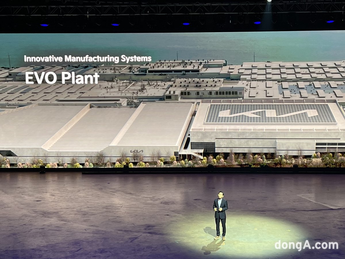 영역 넓히는 전동화 뚝심 ‘2025 기아 EV데이’… EV4부터 PBV까지 ‘EV종합선물세트’ 첫선